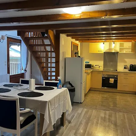 Trois Pieces Cosy Апартаменты *